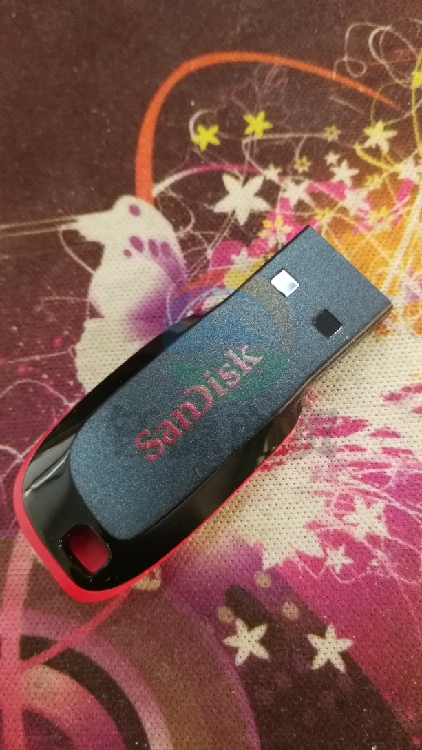 闪迪 32GB USB2.0 U盘 CZ50酷刃 黑红色 优盘    WLSZ06281322461058