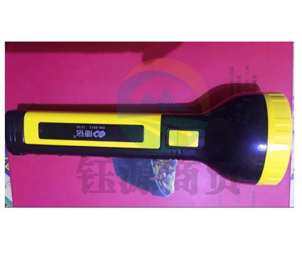 康铭 KM-8812 超高亮可充电式手电筒