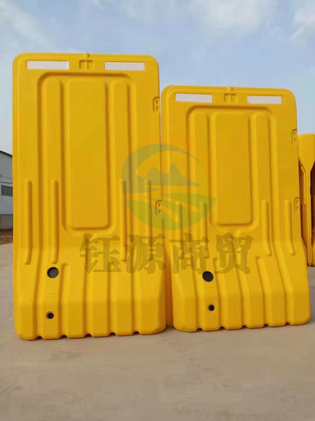 三孔水马围挡1.8米1.5米注水围栏水马护栏塑料防撞桶隔离墩